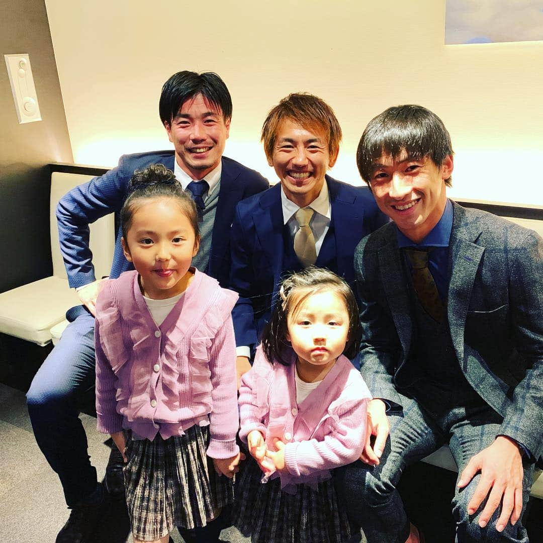 吉原宏太さんのインスタグラム写真 - (吉原宏太Instagram)「A-bank北海道５周年記念パーティでした。  娘2人も参加させて頂き大変でしたw  様々なジャンルのアスリートの方や企業の方との交流もありとても素敵なパーティでした。ʕ•ٹ•ʔ  コンサドーレの選手や鹿島から西大伍選手まで来たので娘と写真撮ったよね。w すみません。(*´艸`)」11月17日 22時14分 - kotayoshihara