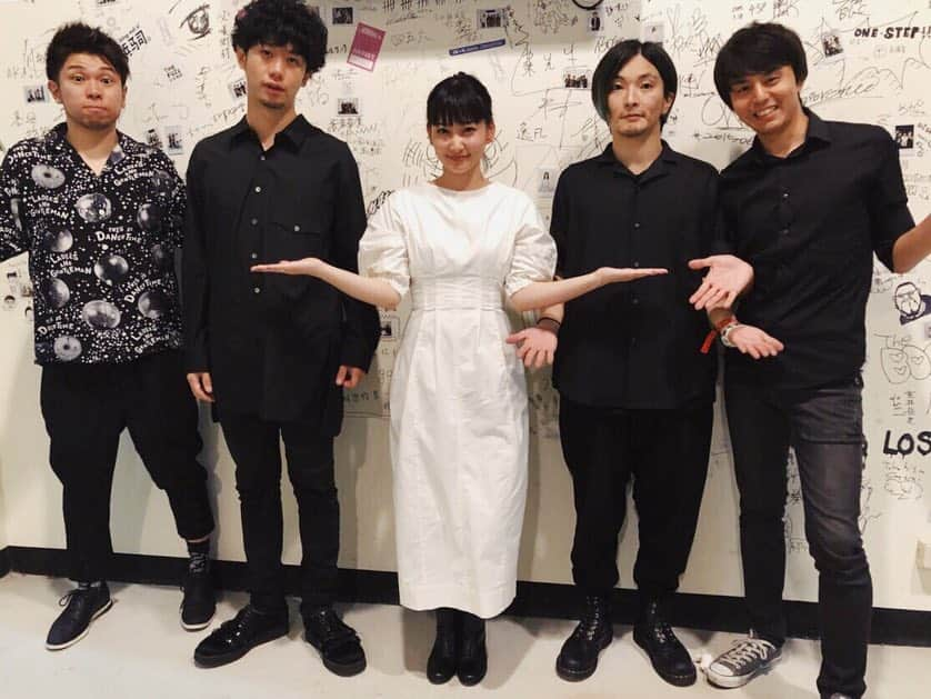 佐藤千亜妃さんのインスタグラム写真 - (佐藤千亜妃Instagram)「謝謝！！！❤️ #takaorock #台湾 #高雄 #liveshow 🌟サポートメンバー🌟 Gt.#戸高賢史(#artschool#monoeyes#ropes) Key.#宗本康兵 Ba.#須藤優 Dr.#神宮司治(#レミオロメン)」11月17日 23時08分 - chiaki_sato0920