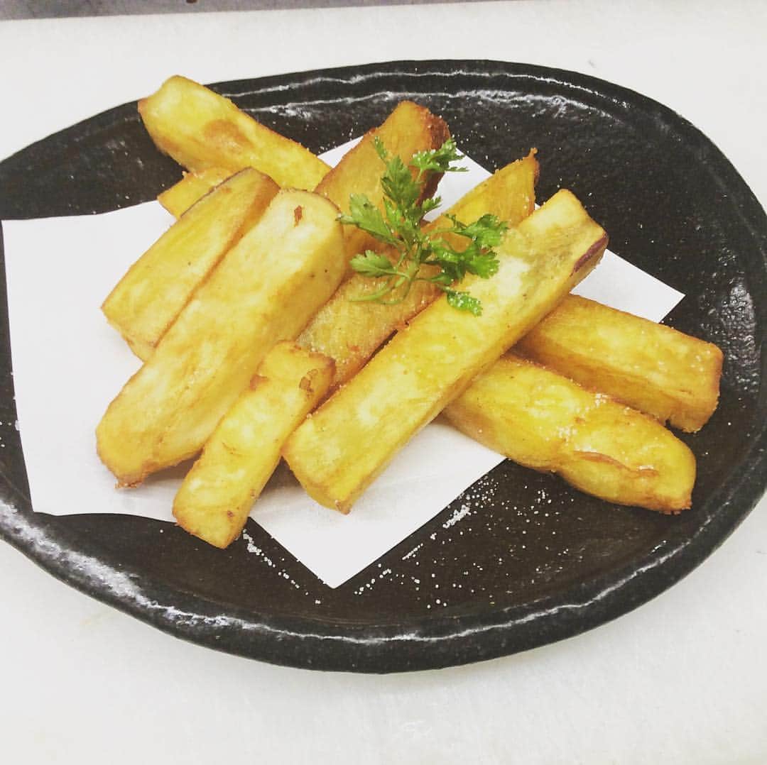 九州うまか 堺東店のインスタグラム：「おはようございます😃 こんにちは🌞 こんばんは！ 今日のお写真は甘藷スティックです。 是非ご注文下さい！ #九州うまか堺東店 #堺東 #九州うまか #銀座通り商店街 #泳ぎイカ #石焼きもつ鍋 #もつ鍋 #九州料理 #地鶏 #地酒 #個室 #居酒屋 #グルメ #宴会 #女子会 #男子会 #合コン #コンパ #飲み放題 #コース #割引 #特典 #送別会 #歓迎会 #ビアガーデン  #followme #instafood #likeforlike #photoooftheday」