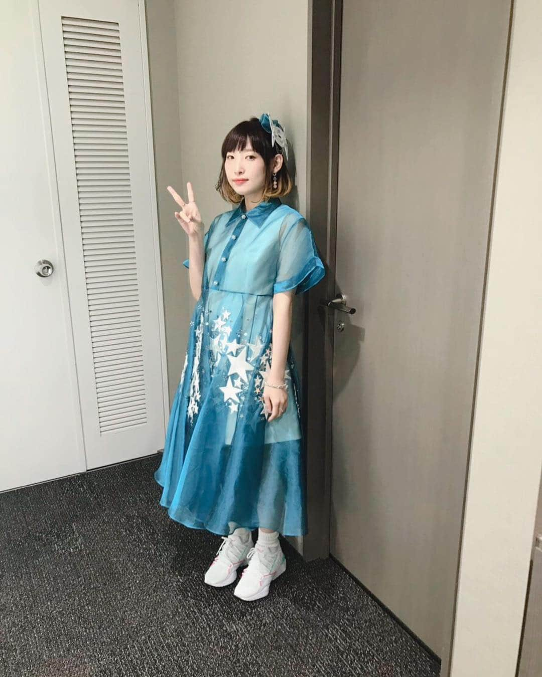 南條愛乃さんのインスタグラム写真 - (南條愛乃Instagram)「ANIMAX MUSIX 2018 YOKOHAMA 今回も素敵な景色と空間をありがとうございました！  君が笑む夕暮れでは、夕暮れのようなオレンジ色に染まる横浜アリーナを、みなさんにもステージから見てほしかった！ とても温かくて綺麗でしたよ！  まめぐちゃん、さん、こと、中島愛さんとのコラボでは「七転八起☆至上主義！」を歌わせていただきました！ 楽しかった‥！楽しくて一瞬だった‥！！ そしてみもちゃんとも久しぶりに会えて嬉しかった〜〜！！ 九九組でのみもちゃんはとっても凛々しくてカッコ良かったなぁ！  そしてー！絶唱はしなかったけど、井口ちゃん、いのりちゃんともー！ ラジオで出ちゃう前にシュバッと撮ってくれたよ〜〜😭 楽しかったです！ ありがとうございました！  ご一緒した曲たち #七転八起至上主義 (コラボコーナー) #光のはじまり #silly_go_round (ベストアルバムカバーより) #君が笑む夕暮れ #catch_you_catch_me (ALL CAST)  #animaxmusix」11月17日 23時28分 - nanjolno