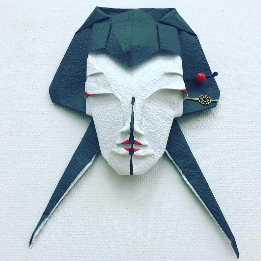 松尾貴史さんのインスタグラム写真 - (松尾貴史Instagram)「#nhk #eテレ の、 「 #オリガミ の魔女 と #博士 の四角い時間」の#魔女 です。  このデザインに落ち着くまで結構試行錯誤がありました。  #origami #折り紙 #折り顔」11月18日 9時07分 - kitsch.matsuo