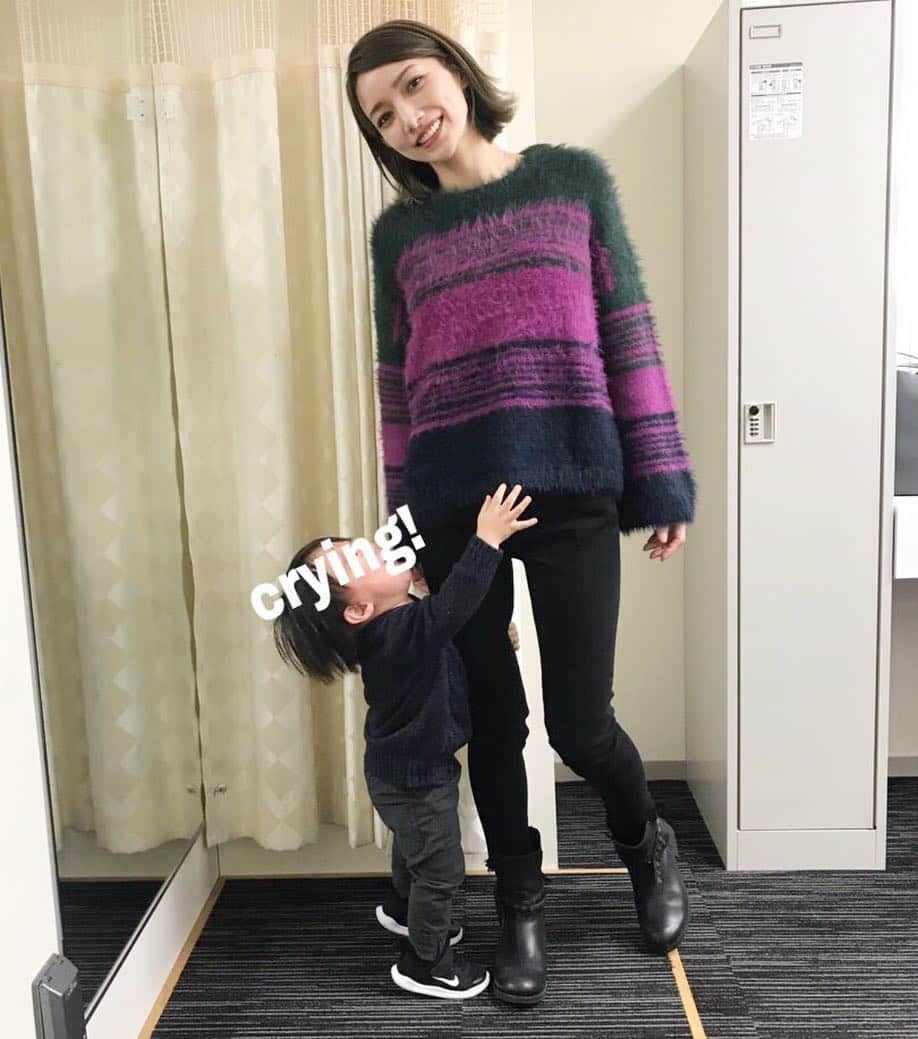 後藤真希さんのインスタグラム写真 - (後藤真希Instagram)「お仕事が終わって戻ってきたら甘えん坊モードの息子。笑 #まきふく @hare_official @jeanasis_official @diesel  #hare  #jeanasis  #diesel」11月18日 10時49分 - goto_maki923