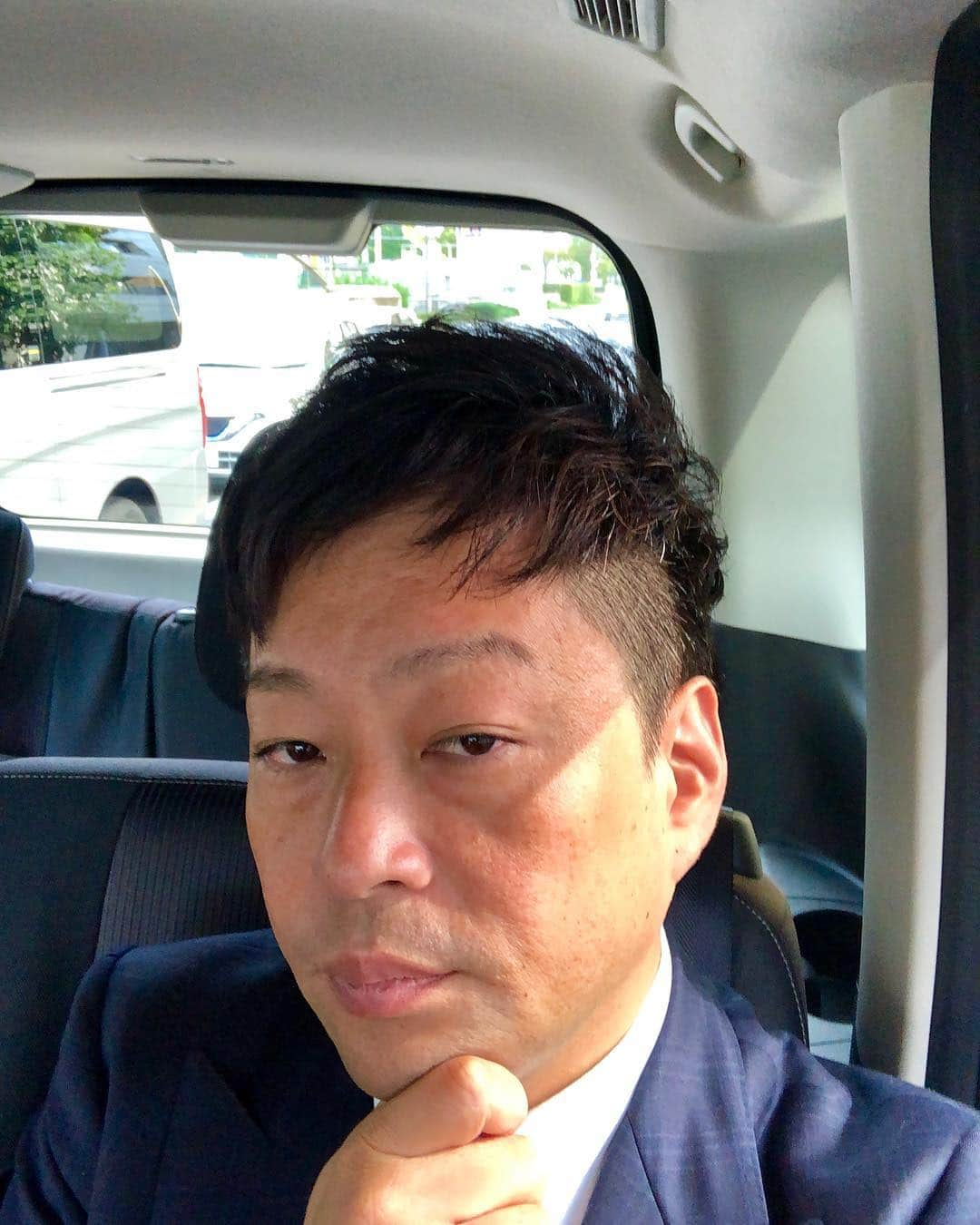 大西宏幸さんのインスタグラム写真 - (大西宏幸Instagram)「#大西宏幸 #衆議院議員 #心斎橋 #極東アンダーグラウンドパレード  #かまちゃん #美容院 #寝てたら #いつもより  #ツーブロック  #若すぎて #年齢不詳 #言われてます #大阪1区 #東成区 #天王寺区 #中央区 #浪速区 #西区 #港区」11月18日 10時55分 - hiroyukionishi