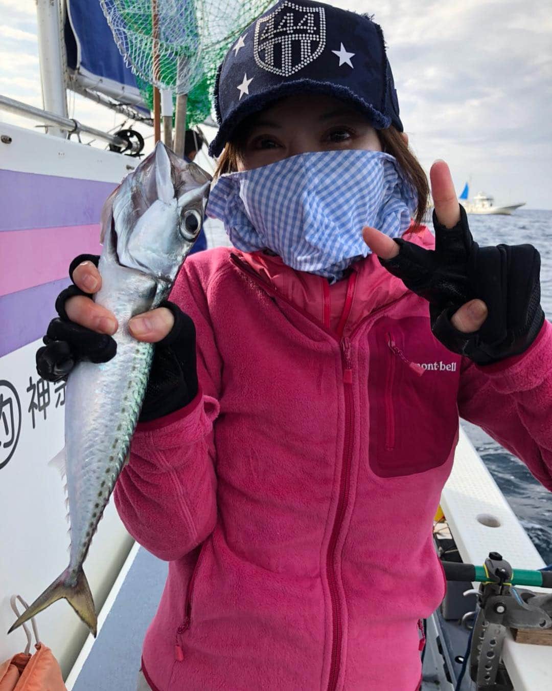 里美ゆりあのインスタグラム：「美味しく頂きました(*ᴗˬᴗ) 船長さん、常連の方が優しくてとても楽しい釣りになりました😊 #happy#刺身#竜田揚げ#塩焼き#煮付け」