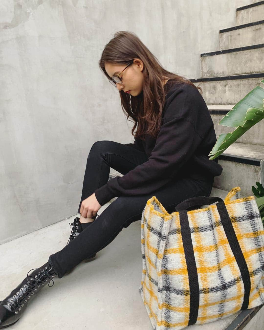 新木優子さんのインスタグラム写真 - (新木優子Instagram)「私服  cardigan : @perverze_official  tops : @ragandbone  bottom : @redcardtokyo  shoes : @coach  bag : @isabelmarant」11月18日 17時30分 - yuuuuukko_