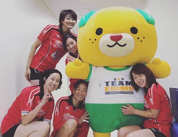 佐野優子のインスタグラム：「🍊 宝くじママさんバレーin東温市 . ゆるキャラもいて終始笑いの絶えないイベントでした🏐🙌🏻 . . . #宝くじバレー #ママさんバレー #愛媛県東温市 #ゆるキャラ #みきゃん」