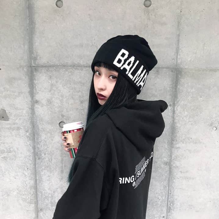 aoiさんのインスタグラム写真 - (aoiInstagram)「@balmain のニットキャップ🧢 普段帽子あまりかぶらないからこれだったら気軽にかぶれそう！  #balmain #balmainparis @olivier_rousteing」11月18日 18時38分 - aoi_301
