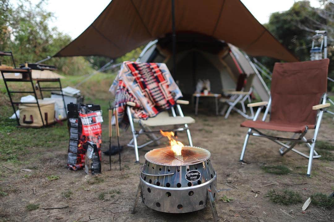 平中克幸さんのインスタグラム写真 - (平中克幸Instagram)「ペトロマックス、アタゴでピザ焼きチャレンジ。火力が強過ぎて2枚くらい丸焦げにしたけど、火力調整したら綺麗に焼けました。#ペトロマックス #ペトロマックスアタゴ #petromaxatago #スノーピーク #キャンピングヒルズ鴨川 #ファミリーキャンプ #キャンプ」11月18日 21時01分 - katsuyukihiranaka