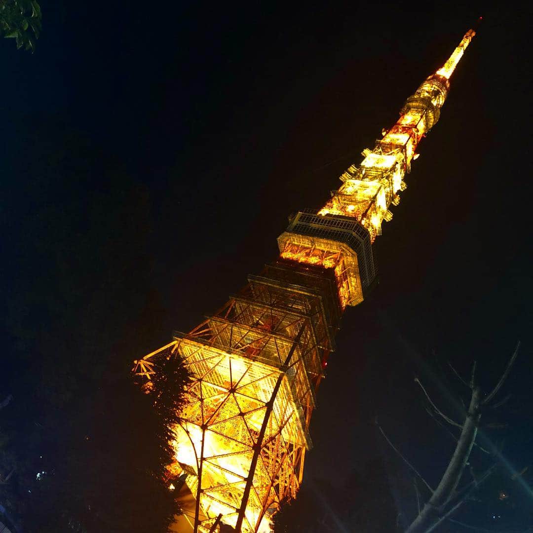 馬場典子さんのインスタグラム写真 - (馬場典子Instagram)「スカイツリーからの#東京タワー 近すぎ」11月18日 21時25分 - baba_channel