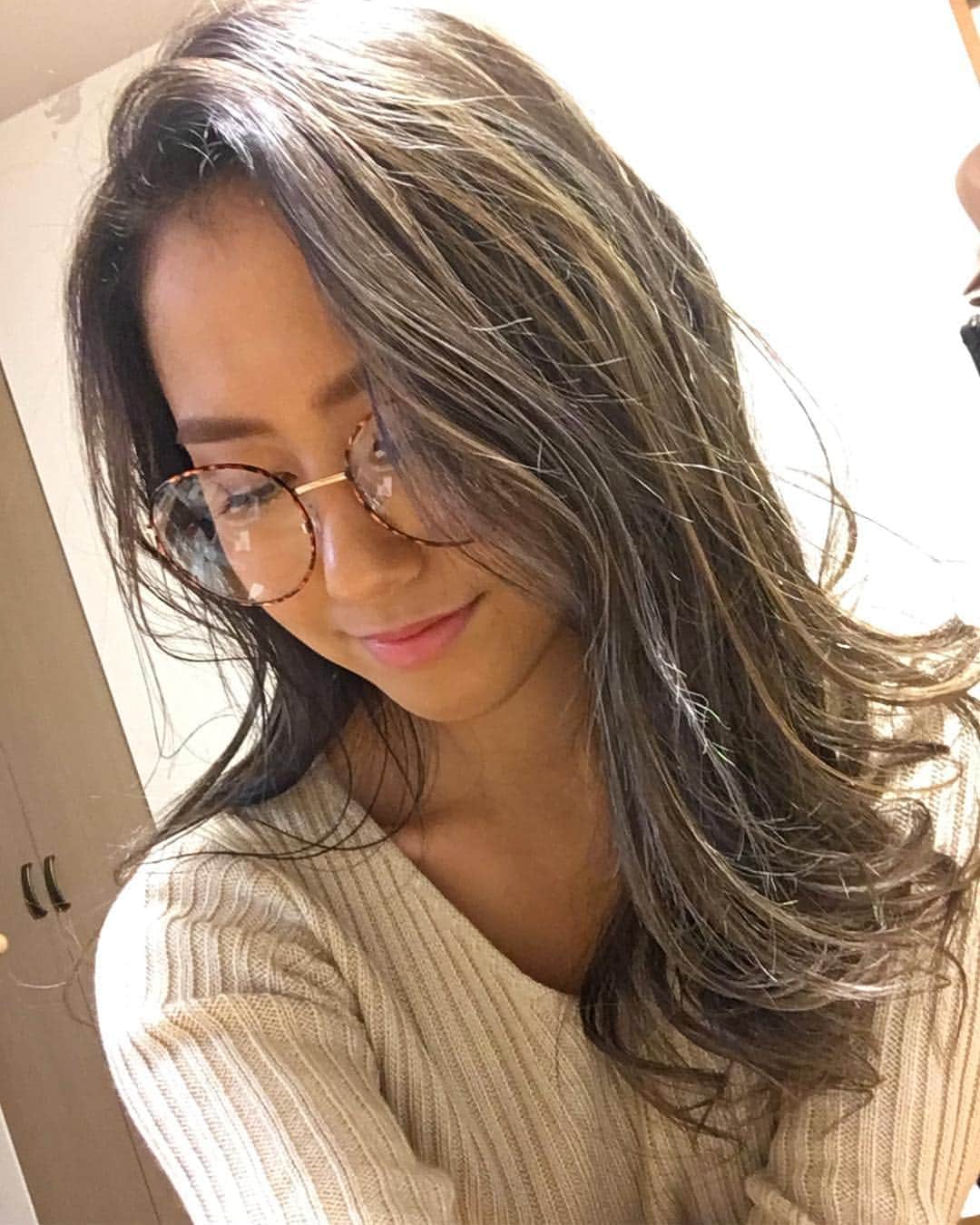 YamanoShiori さんのインスタグラム写真 - (YamanoShiori Instagram)「色落ちがあまりにも秒だったからまた美容院に行ってきました💆🏽‍♀️💦 #メガネがでかい🤓w」11月18日 21時37分 - shiori_yamano