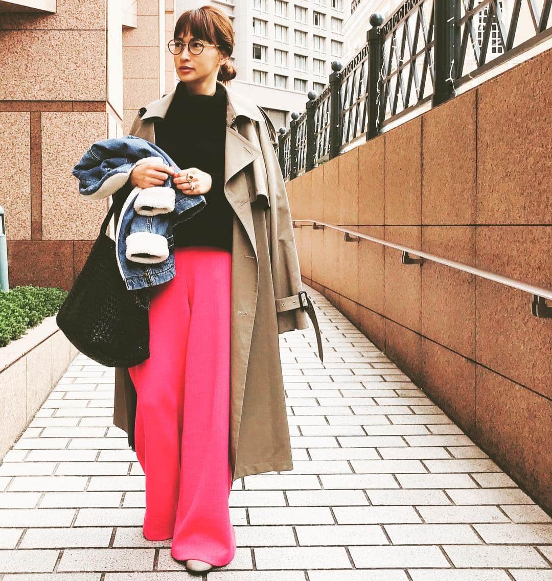 長谷川京子さんのインスタグラム写真 - (長谷川京子Instagram)「娘との休日。 #sunday#daughter#pants#molli」11月18日 22時19分 - kyoko.hasegawa.722