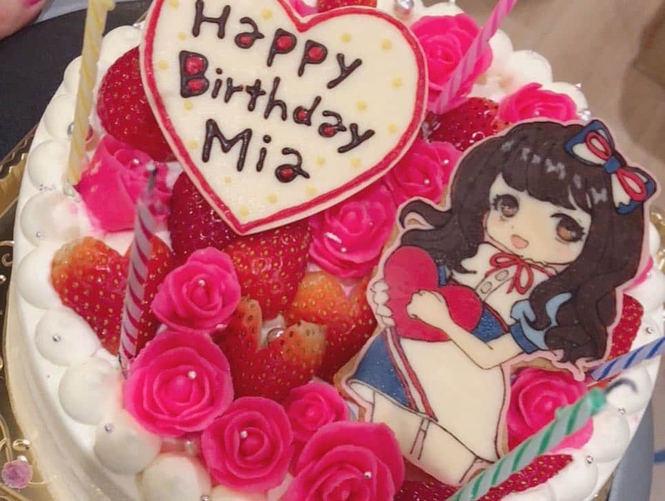 葉月美愛のインスタグラム：「今日でLOVEReS デビューして３ヵ月が 経ちました❁.*･ﾟ 少しずつみんなとの想い出が ふえていくのが幸せです‪⸜(*ˊᵕˋ*)⸝‬・ ・ 最近は動画配信もはじめて 会えない時間もみんなと 繋がってられるから嬉しいです.｡◦♡‬・ ・ もう11月も真ん中まできちゃって 12月はののちゃんの生誕祭から 始まってクリスマスもあるし 今からわくわくするね₍₍ ( * ॑ ॑* ) ⁾⁾ 街がハロウィンからクリスマスに かわっていくこの感じが美愛は とってもすき( *ᐢ´꒳`ᐢ* )・ ・ 冬ってさむいけどロマンチックで だいすき〜❄☃ᐝ みんなと過ごす平成最後の冬 いっぱいいっぱい楽しもうね(*◜௰◝*)・ ・ 11月も残り半分！！ 悔いなく過ごせるように 何事にも全力でとりくんでいきますっ LOVEReSの成長、美愛の成長、 見守っててくれると嬉しいです(*´︶`*)・ ・ みんなほんとにだいすき〜っっ🐰💞」