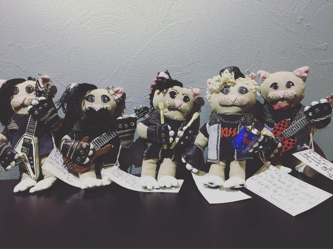 コリィ・テイラーさんのインスタグラム写真 - (コリィ・テイラーInstagram)「A little something from Kiev- thank you @maria_lazis for our gifts! We’ll see you all tonight!」11月19日 2時17分 - coreytaylor