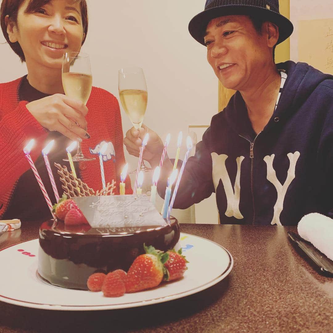 名倉潤のインスタグラム：「昨日は妻の誕生日🎂 本当に楽しいディナーでした😊こんな男ですがこれからもよろしくお願いします🤲 #俺の顔がかたいなぁ😅 #MRN48 #子供達の手紙にも感動」