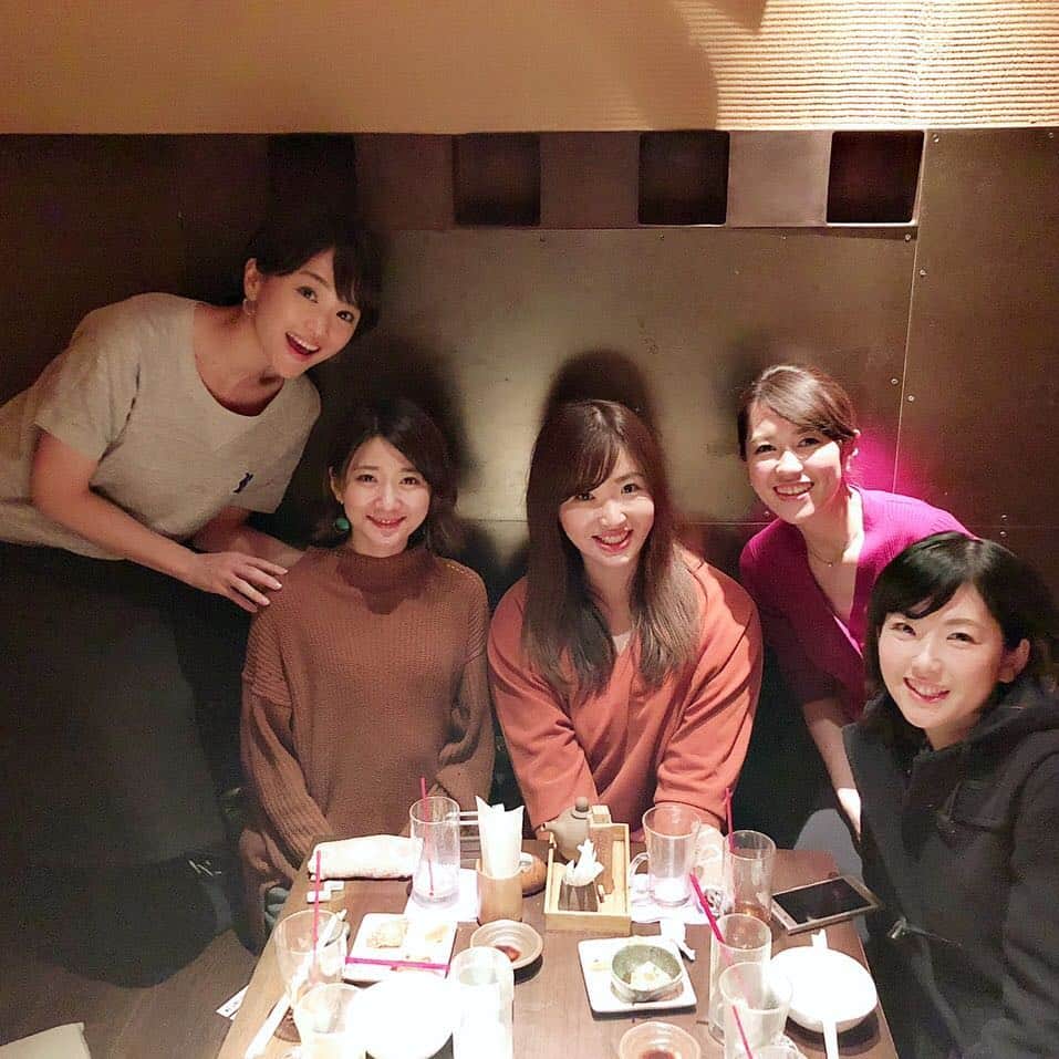 のインスタグラム：「先週末🍲 エフヨコ ニュースアナ忘年会 一年早すぎる… #エフヨコ #fmyokohama  #radio #fm #アナウンサー  #横浜 #みなとみらい #桜木町  #横内先生の口癖  #差し上げます  #食べたくないものくださるよ  #リサーチは矢田部さんへ  #伴野さんの特技はくじ引きです  #偽物Aマンに怯える尾辻さん  #忘年会 #ラジオ」