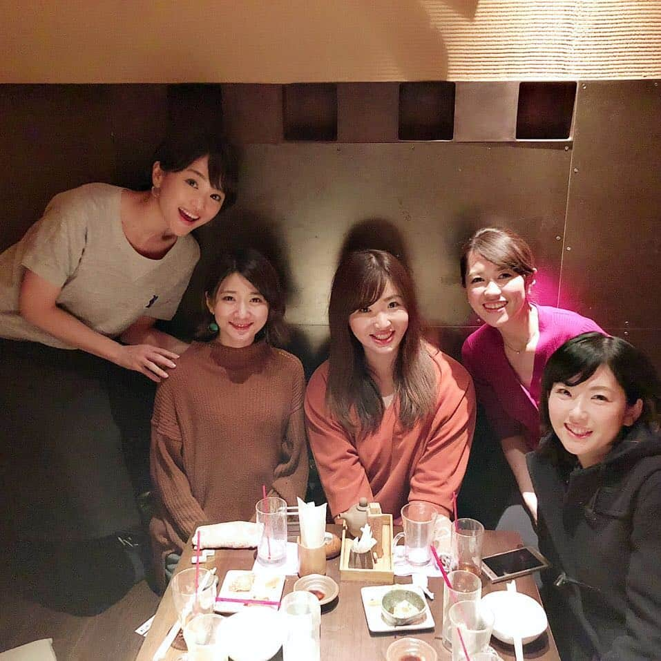 村山千代さんのインスタグラム写真 - (村山千代Instagram)「先週末🍲 エフヨコ ニュースアナ忘年会 一年早すぎる… #エフヨコ #fmyokohama  #radio #fm #アナウンサー  #横浜 #みなとみらい #桜木町  #横内先生の口癖  #差し上げます  #食べたくないものくださるよ  #リサーチは矢田部さんへ  #伴野さんの特技はくじ引きです  #偽物Aマンに怯える尾辻さん  #忘年会 #ラジオ」11月19日 8時25分 - chiyocolate420