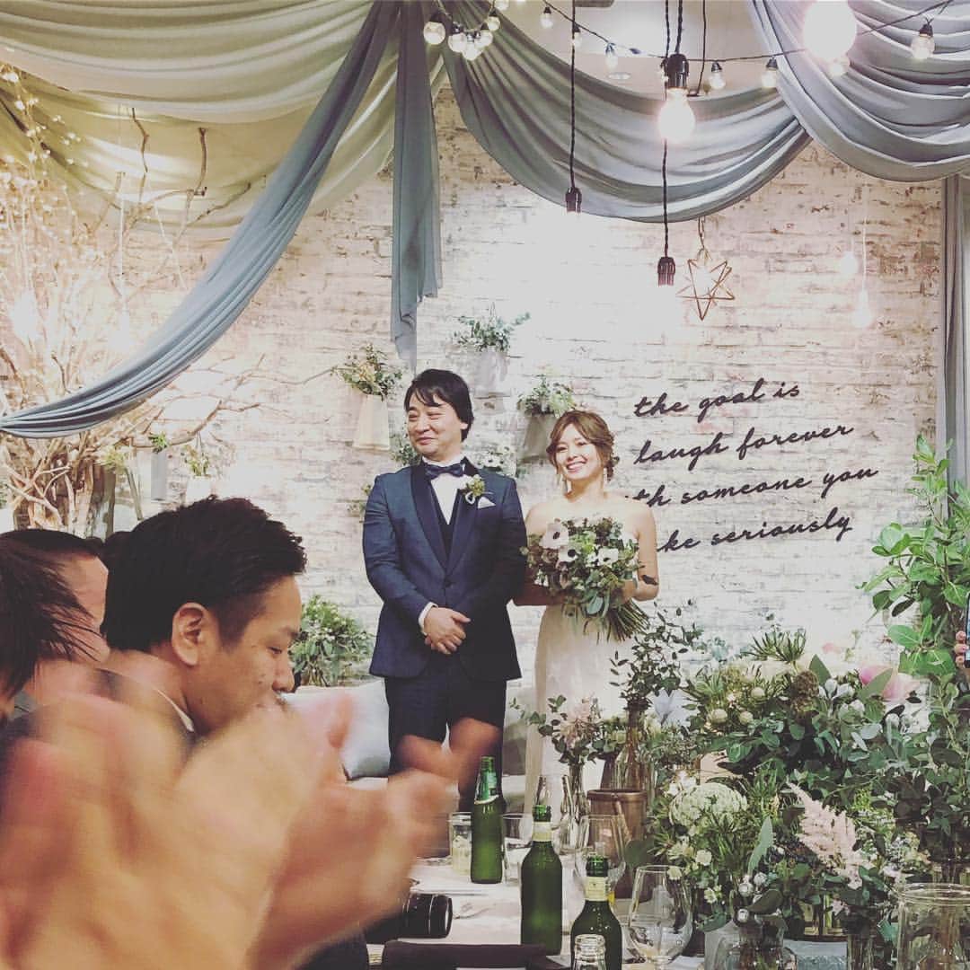 長田庄平のインスタグラム：「慎二の結婚式にお呼ばれしました #雰囲気の良い結婚式でした #お幸せに #最後のVTRに全然映ってなかったと首を傾げる児玉さん #赤羽さんも映ってなかった #フライングパンツを披露させていただきました」