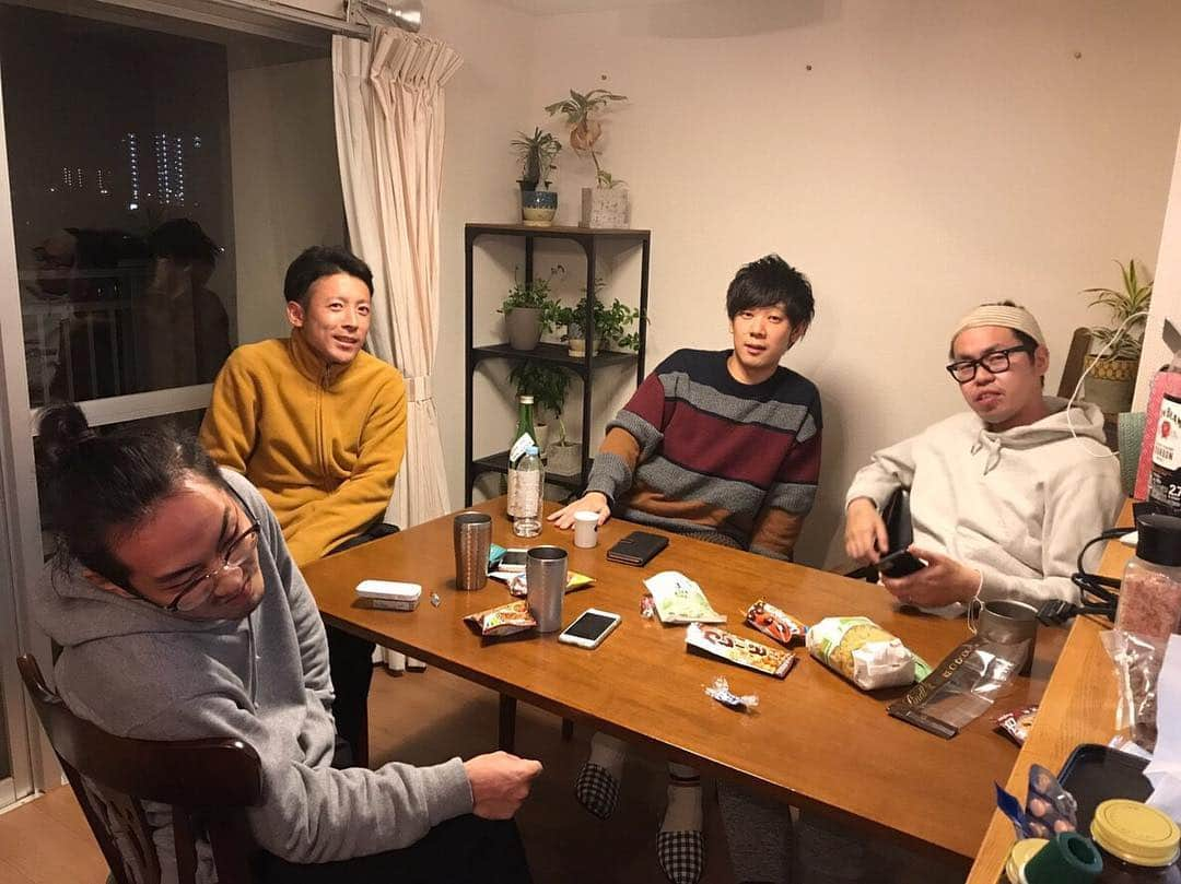 津田康平さんのインスタグラム写真 - (津田康平Instagram)「先日地元と友達と久しぶりに会ってきました😊  全員奥さんと子供がいて一人はあった日に250万円の新車買ってました🚗  そんな帰り道僕は発泡酒買うか悩んでました🙃🙃 頑張ろ😭  今日は21時〜YES-fm【WEST SIDE JUNK LAUGH NEXT】、23時22分〜ABC【なるみ・岡村の過ぎるTV】出演してますのでよろしくお願い致します🎉  #ラフネク #過ぎるtv  #マルセイユ #よしもと漫才劇場」11月19日 18時32分 - marseille_tsuda