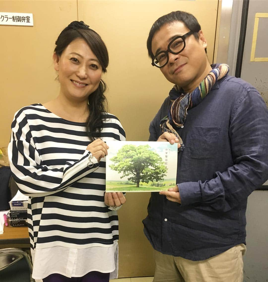 TBS「中学聖日記」さんのインスタグラム写真 - (TBS「中学聖日記」Instagram)「丹羽夫妻。千鶴さんの旦那さんは、友近さんととっても仲良しのバッファロー吾郎Aさんだということが、６話で判明👀 最高の夫婦漫才を見せていただき、有村さんもついつい笑ってしまいそうでした 😂  明日の７話では、どんな展開が待ち受けているのか？？ #tbs #火曜ドラマ #中学聖日記 #有村架純 #岡田健史 #町田啓太 #マキタスポーツ  #友近 #渡辺大 #村川絵梨 #バッファロー吾郎A #吉田羊 #夏川結衣 #火曜 #第7話 #11月20日 #放送時間が違います #よる10時20分スタート」11月19日 18時47分 - chugakuseinikki_tbs