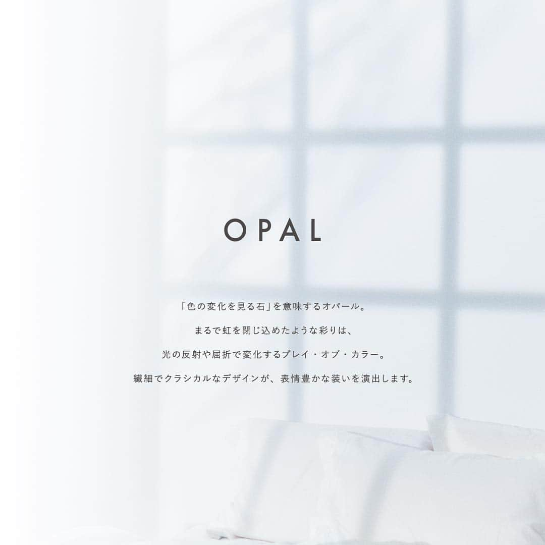 BLOOM(ブルーム) さんのインスタグラム写真 - (BLOOM(ブルーム) Instagram)「◇﻿ OPAL﻿ ﻿ 「色の変化を見る石」を意味するオパール。﻿ ﻿ まるで虹を閉じ込めたような彩りは、﻿ 光の反射や屈折で変化するプレイ・オブ・カラー。﻿ ﻿ 繊細でクラシカルなデザインが、表情豊かな装いを演出します。﻿ ﻿ ◇official◇﻿ @accessory_bloom﻿ @goodness_official﻿ ﻿ #bloom #jewelry #winter #Collection #2018 #ブルーム #fashion #opal #オパール #イエローゴールド」11月19日 11時35分 - bloom_official_jp