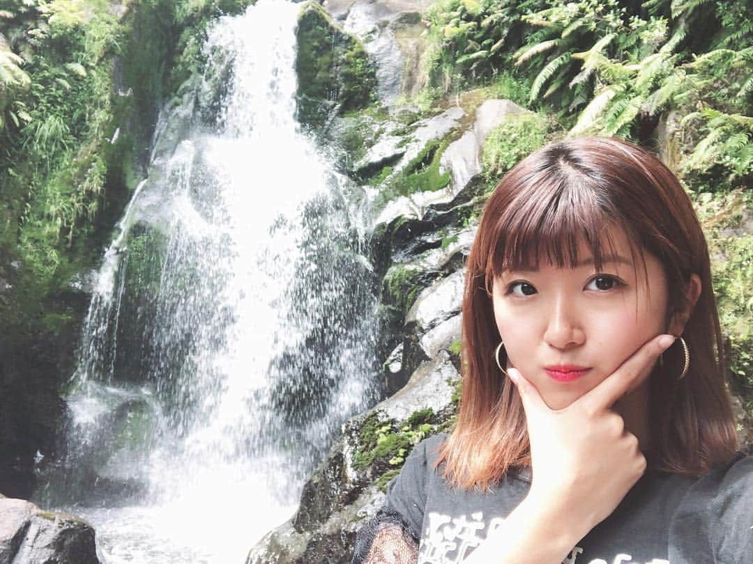 徳永千奈美さんのインスタグラム写真 - (徳永千奈美Instagram)「Waterfall ⛰🌲🌿🌈😌 Breath and relax.  #nature #waterfall  #breath #relax #travelling  #happy  #life」11月19日 12時08分 - chinami.tokunaga