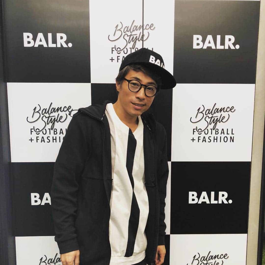 田村淳のインスタグラム：「とても好きなブランドです BALR. お店で凄く美味しい珈琲が飲めるよ( ͡° ͜ʖ ͡°) #BALR. #サッカー選手が立ち上げたブランドらしいです#僕はボールを蹴る事もまともにできないの人間ですが#ここのブランドの服は大好きです#運動神経」