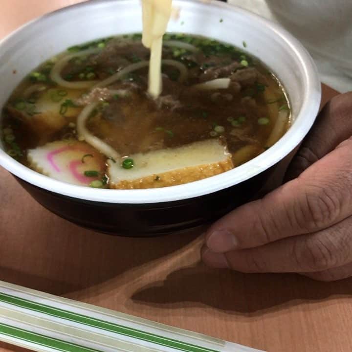 のインスタグラム：「おじさんの食事  #ゆってぃ #ワカチコ #どぶろっく #山口宇部空港 #通りがかる #ニッチェ 近ちゃん #おじさんの食事」