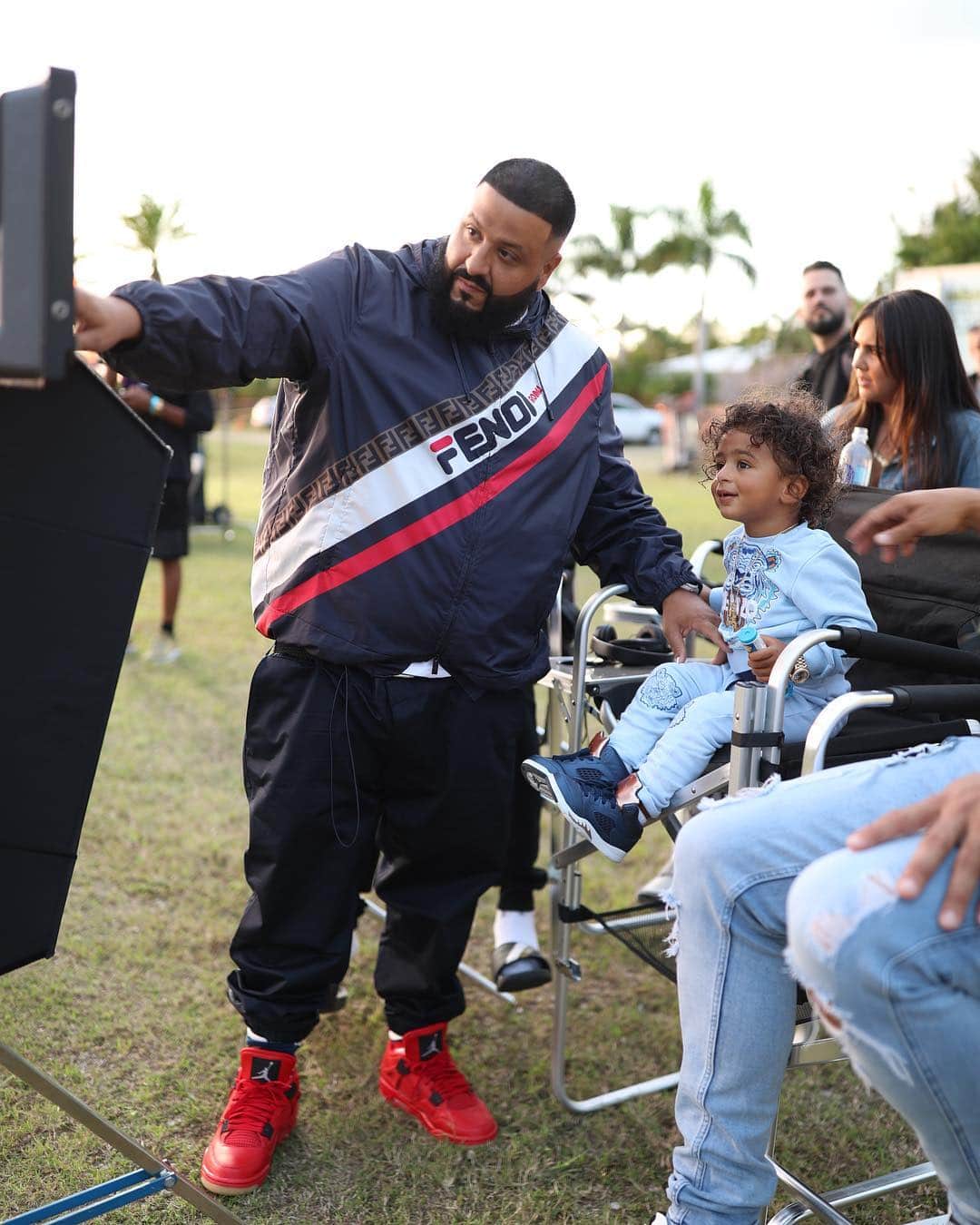 DJキャレドさんのインスタグラム写真 - (DJキャレドInstagram)「FAN LUV CANT WAIT FOR YOU TO SEE 👀AND HEAR 👂WHAT ME AND MY SON BEEN WORKING ON , #WeTheBest  @wethebestmusic  FATHER OF ASAHD」11月19日 15時33分 - djkhaled