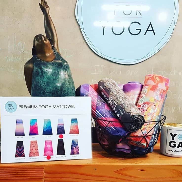 ヨガデザインラボ Yoga Design Labさんのインスタグラム写真 - (ヨガデザインラボ Yoga Design LabInstagram)「リサイクル・ペットボトルで作ったカラフルなヨガタオル ♻️スタジオで販売してみませんか？ . 📷 @hotforyoga . . . #yoga #yogadesignlabjapan #yogastudio #hotyoga #yogamat #yogatowel #towel #colorful #wholesale #ヨガ #ヨガスタジオ #ヨガデザインラボ #ヨガマット #エコ #ヨガタオル #ヨガラグ #ヨガマットタオル #卸売 #ショップ #マイクロファイバー #カラフル #ビクラムヨガ」11月19日 16時22分 - yogadesignlabjapan