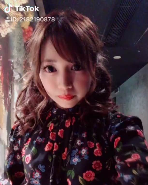天音かりんのインスタグラム：「tiktokフォローしてちょ( ˶˙ᵕ˙˶ )  #instagood #followmeplease #selfie #新宿 #歌舞伎町 #キャバ嬢 #西麻布 #六本木 #東京 #撮影 #ツインテール #全力ぶりっ子」