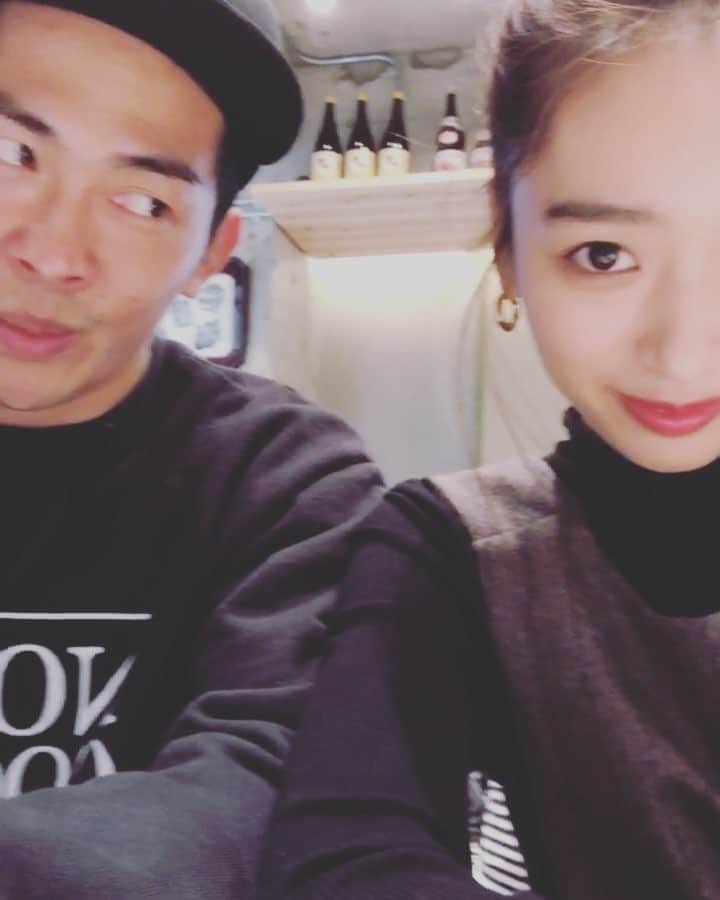 近藤千尋のインスタグラム：「今日はデート❤️という名の 免許更新でした。笑😂 最近パンツが多かったので デートらしくワンピース🥰 厚底をはいたら 身長が同じになりました🤫笑」