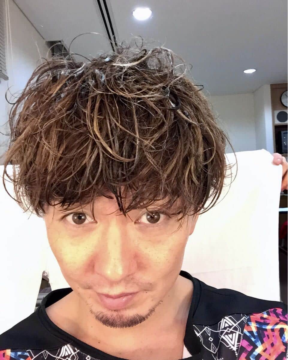 SHOCK EYEさんのインスタグラム写真 - (SHOCK EYEInstagram)「この時のパーマにしようかなー🤔」11月19日 20時46分 - shockeye_official