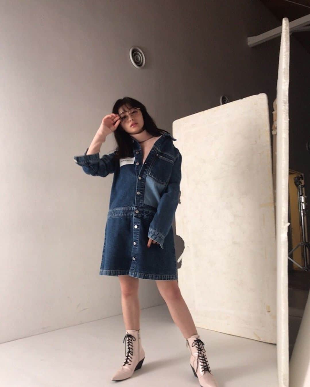 吉川愛さんのインスタグラム写真 - (吉川愛Instagram)「☺︎ CALVIN KLEINのタイアップページに 吉川います🕶 check☑️」11月19日 21時18分 - ai_yoshikawa_official