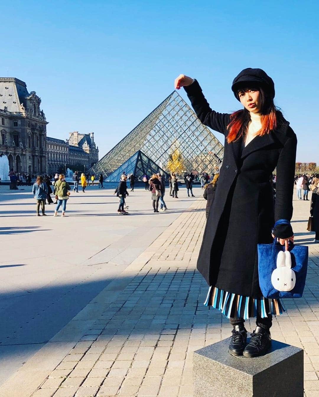 小鳩ミクさんのインスタグラム写真 - (小鳩ミクInstagram)「メンバーと観光したっぽ🕊 #sightseeing  #muséedulouvre #ルーブル美術館 #arcdetriomphe  #凱旋門 #latoureiffel #エッフェル塔 #Paris #France 🇫🇷」11月19日 21時42分 - kobatomiku