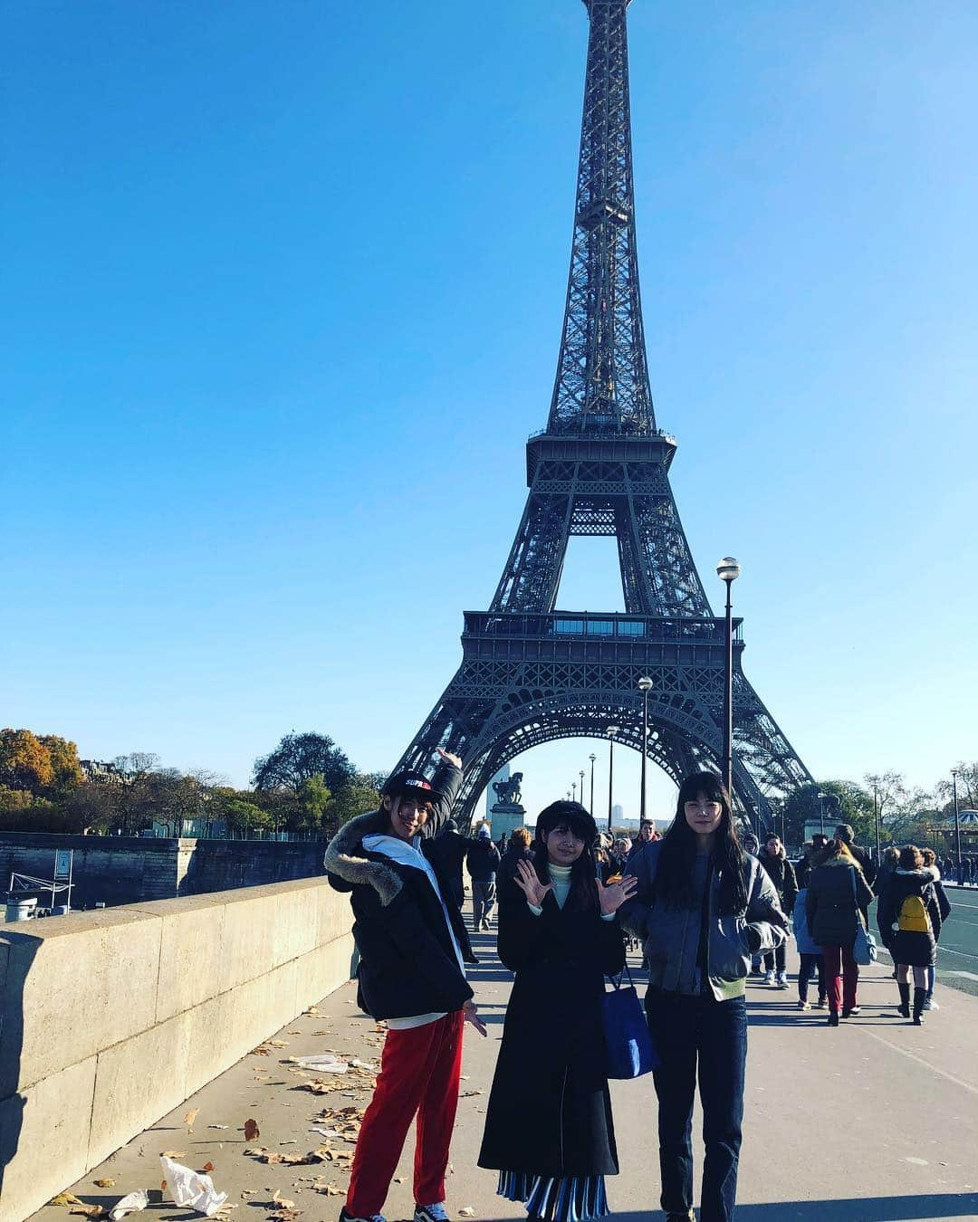 小鳩ミクさんのインスタグラム写真 - (小鳩ミクInstagram)「メンバーと観光したっぽ🕊 #sightseeing  #muséedulouvre #ルーブル美術館 #arcdetriomphe  #凱旋門 #latoureiffel #エッフェル塔 #Paris #France 🇫🇷」11月19日 21時42分 - kobatomiku