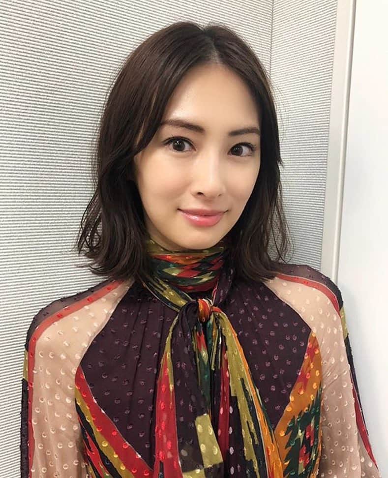 北川景子　ファンアカウントのインスタグラム：「#keikokitagawa  #北川景子  #スマホを落としただけなのに  #beauty  #fashion」