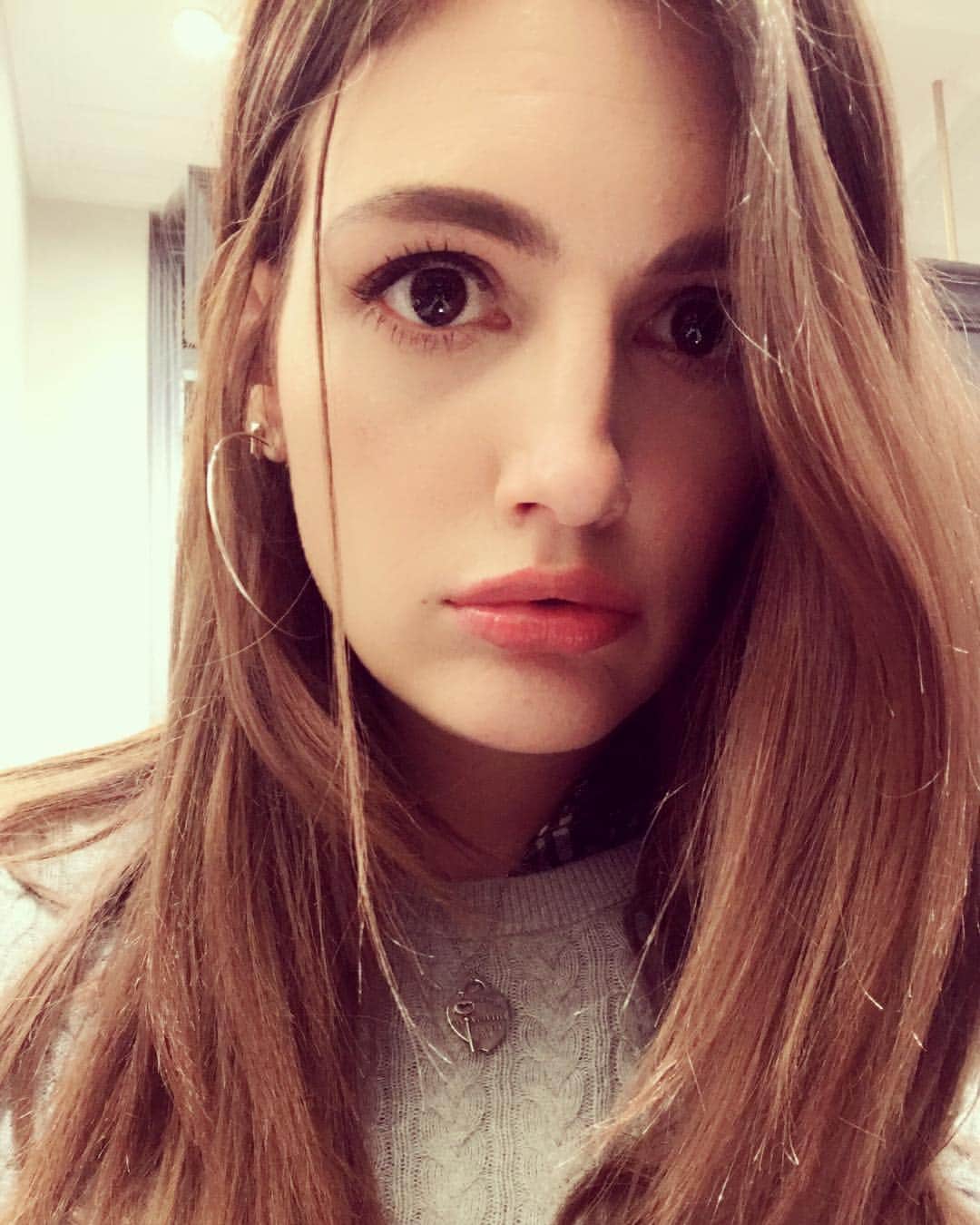 玲奈マリーのインスタグラム：「カラコン無し👁👁 . . . . . . . . . . . . . . . . . . . . . . . . . . . . . . . . . . #自撮り #モデル #元モデル #ナチュラル #ナチュラルメイク #今日のメイク #寒い #ファッションモデル #セルフィー #東京 #マギー #ローラ #selfie #selca #motd #fotd #model #tokyo #exmodel #formermodel #natural #naturalmakeup」