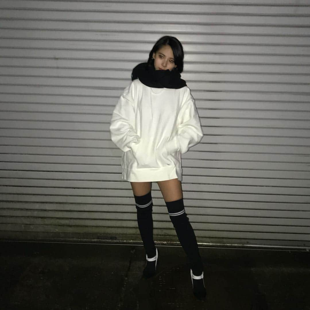 ミチさんのインスタグラム写真 - (ミチInstagram)「もうマフラーの季節❄️ あったかい #gu_for_all #GUstyle #gupr #ストール #カシミヤタッチストール  @gu_for_all_」11月20日 0時29分 - mi0306chi