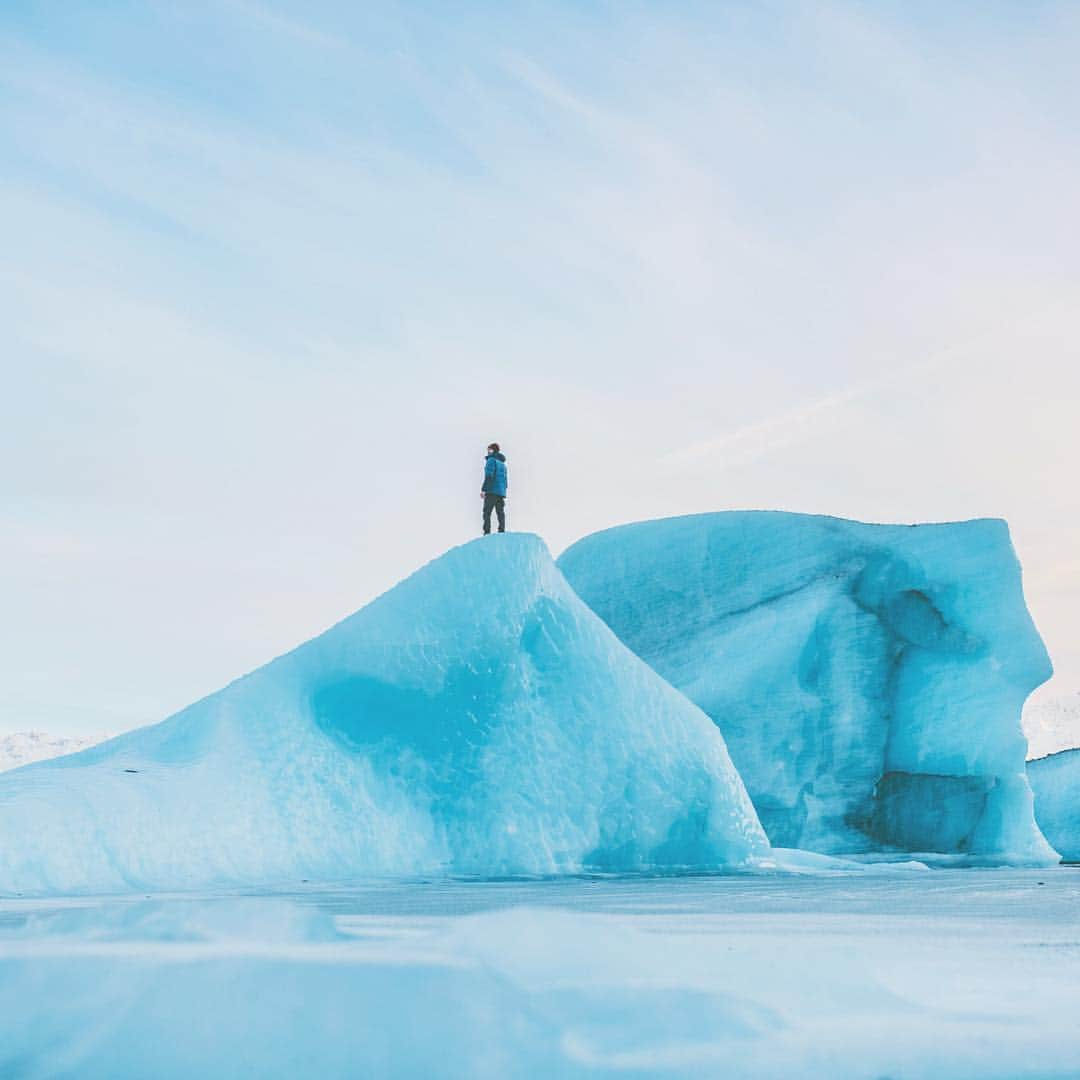 ティム・ケンプルさんのインスタグラム写真 - (ティム・ケンプルInstagram)「Creating is my therapy.  Returning to the slippery, three dimensional world of glacial ice a year after breaking my leg (in a nearly identical environment) was more nerve wracking than I thought it would be. Not that I thought something would go wrong, just a vivid moment of life reminding me that we aren’t all invincible, and that we need to remember to learn from our mistakes... then pick up the camera/paint brush/pen and build on. @angelmrdz」11月20日 2時25分 - timkemple