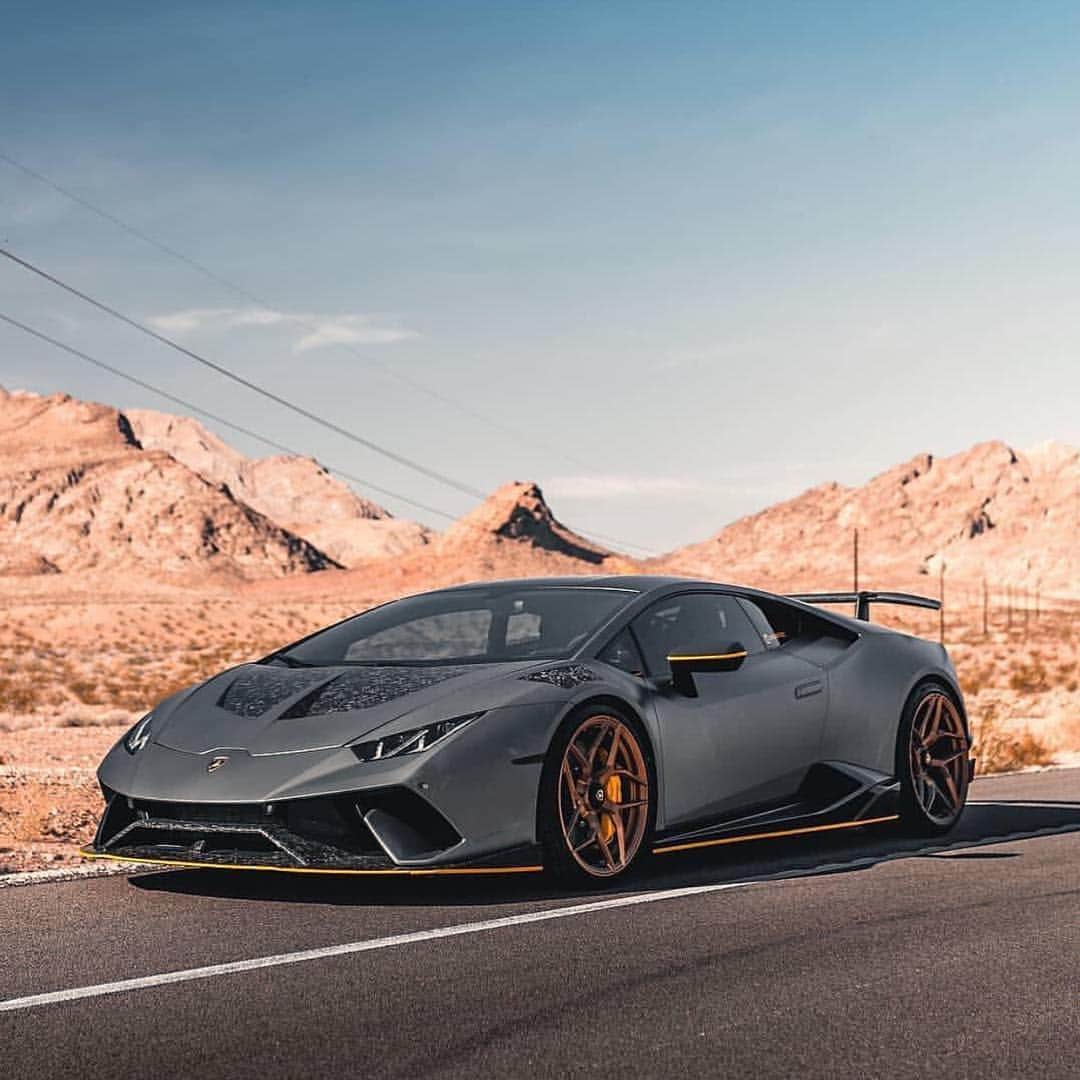 Lamborghiniのインスタグラム：「Road Trip #lamborghini」