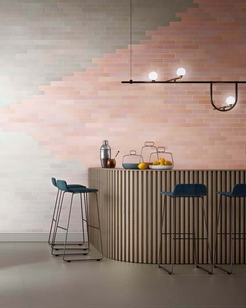 Design Milkさんのインスタグラム写真 - (Design MilkInstagram)「Focusing on bringing character and #color variation to contemporary ceramic #tiles, @formafantasma designed Cromatica for Italian ceramics firm @ceditceramicheditalia. The tiles play with color variance in every single #tile—combine the six collection colors and two surface finishes to bring dimension to any interior space. \\\ Read the article on designmilk.com \\\ @florim_ceramiche #florim #florimceramiche #cedit #ceditceramicheditalia」11月20日 3時22分 - designmilk