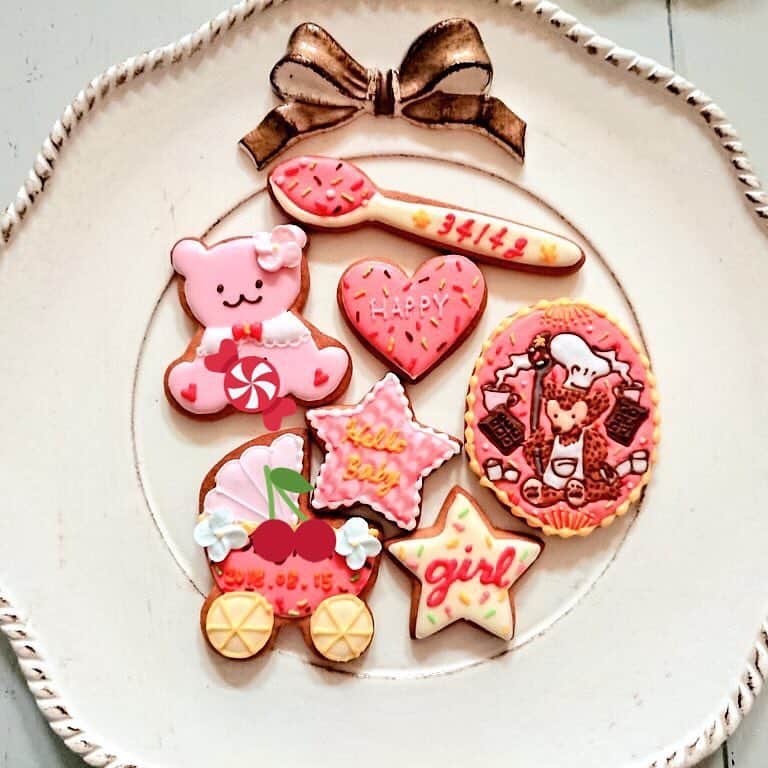 のインスタグラム：「メリリルさんが出産祝いに作ってくださったアイシングクッキーが可愛すぎる✨ありがとうございます💗食べるのがもったいない‥😂届くのが楽しみ♪」
