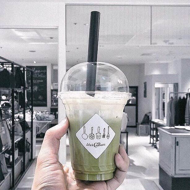 liddell_deliのインスタグラム：「. こんにちは◎ . 本日は、カフェ併設型のライフスタイルショップ。 「La vie a la Compagne」をご紹介!! . 投稿画像はチーズティー抹茶ミルクティー🍵 チーズティーとは、お茶にチーズクリームを合わせてものです。 濃厚なチーズクリームと抹茶が絶妙に合う人気のスイーツ!! 抹茶好きなら一度は飲んでみたい一品です🤪 . 店舗は中目黒、自由が丘、名古屋などにあります! ぜひチェックしてみてください✨ . Today’s photo by @niwasyu . -------------------------------- . La vie a la Compagne 大丸札幌店 (ラ・ヴィア・ラ・カンパーニュ) . 住所：北海道札幌市中央区北5西4 大丸札幌店 ３階 キキヨコチョ 営業時間:10:00~20:00 定休日：不定休 最寄駅：札幌駅直通 . -------------------------------- . @liddell_deliでは、 トレンドのお店をテーマごとにご紹介します。 . あなたが気になるテーマをコメントで教えてください🍴 . @liddell_deliをタグ付け or #lideli をつけてポストしてください◎」