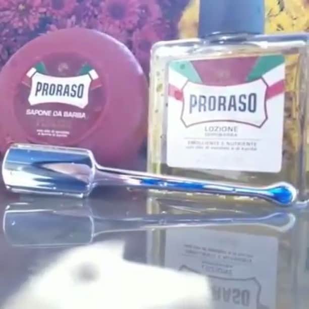 Proraso Japanのインスタグラム：「接写で見るProrasoの世界。 . . Repost from @prorasousa . . . #proraso  #prorasousa  #prorasofirenze  #シェービングクリーム #シェービング  #ProShave #Italian #ItalianShave #イタリア製 #バーバースタイル #バーバーショップ #髭脱毛 #メンズスタイル #シェービングフォーム #Barber #メンズヘアスタイル #ヒゲ男子 #ヒゲ #BarberShop #ヒゲ脱毛 #メンズヘア #シェービングエステ #おしゃれさんと繋がりたい」