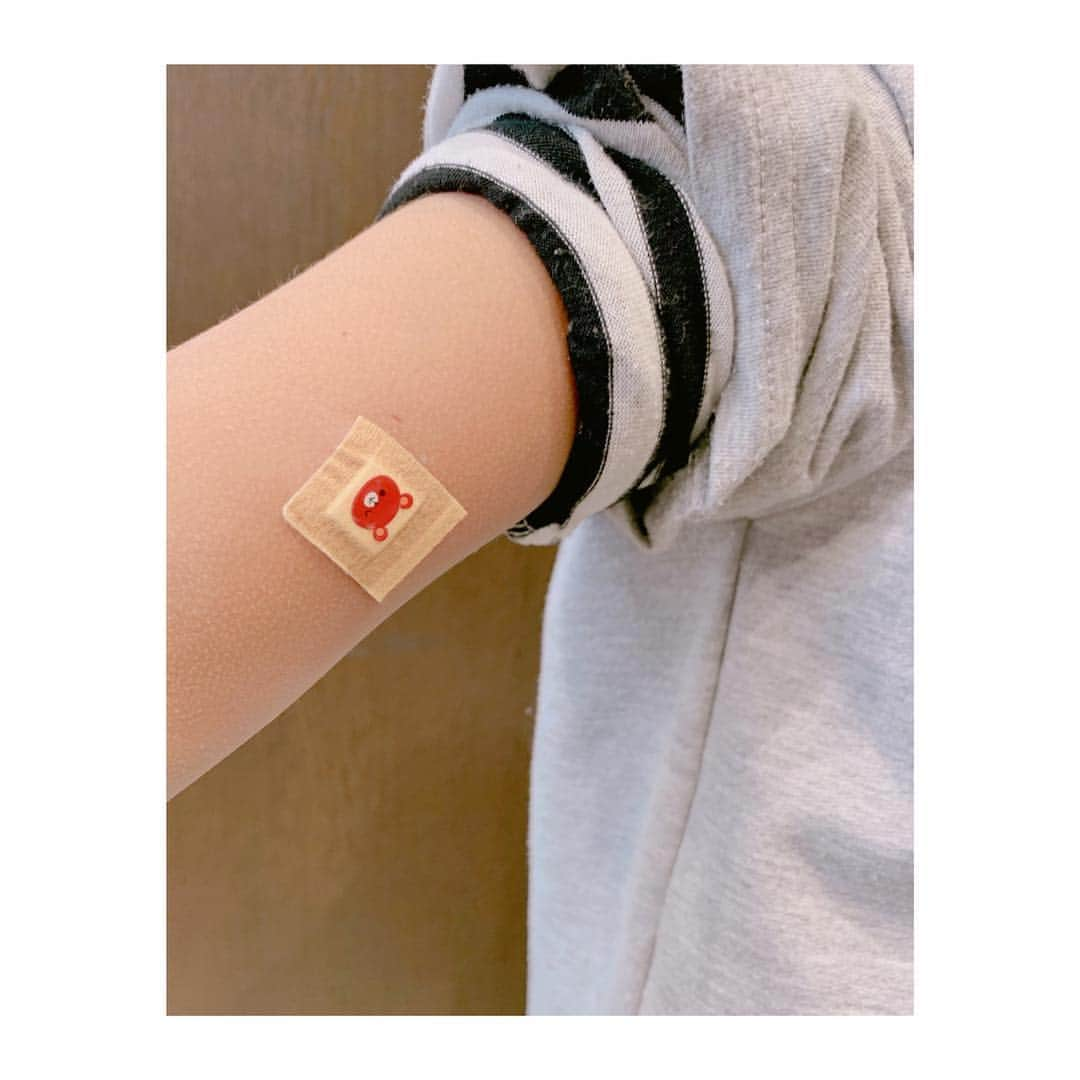 辻希美さんのインスタグラム写真 - (辻希美Instagram)「sora…ＭＲワクチンへ💉  #mr #予防接種 #ワクチン #ギャン泣き #注射嫌い #でも良く頑張ったね #可愛いシール #インフルエンザの予防接種 もやりたいなぁ #注射嫌いはsoraもだけどseiaの方が大変」11月20日 14時52分 - tsujinozomi_official