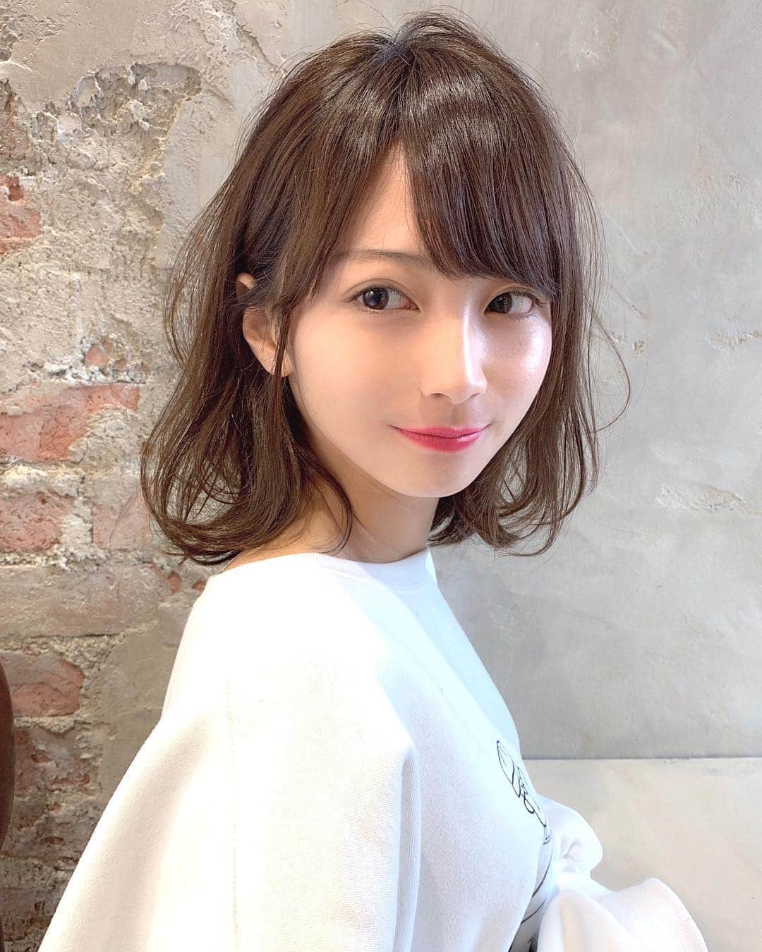 及川天和さんのインスタグラム写真 及川天和instagram ミディアム で イメチェン あなたに似合う髪型をご提案します 好みの形と似合う長さで小顔に 冬でも 透明感 を ハネのない まとまりやすい セットしやすいを