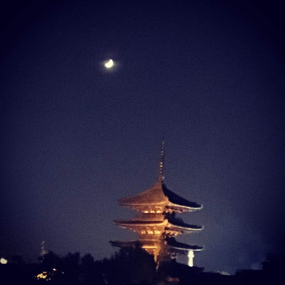 工藤村正さんのインスタグラム写真 - (工藤村正Instagram)「高台寺から月下の八坂の塔を臨む。」11月20日 17時40分 - muramasakudo