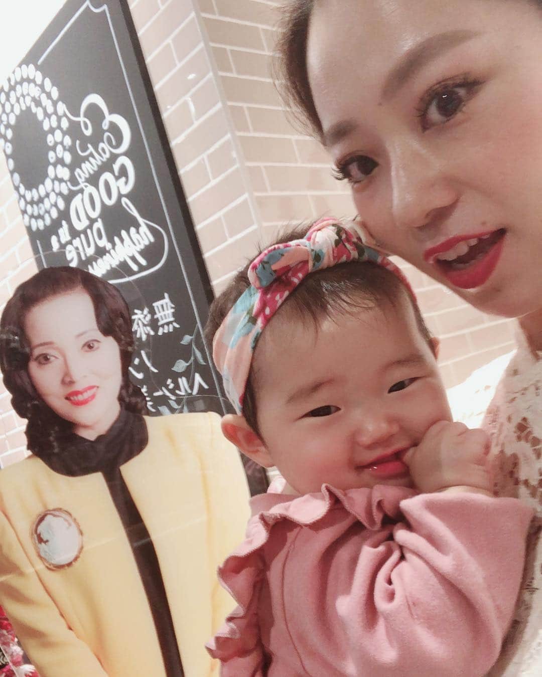 のインスタグラム：「等身大のSONOKOさんパネルとパチリ📸  華はこの後パパが引き取りますー💦  もうすぐ始まりまーす✨  #sonoko銀座店」
