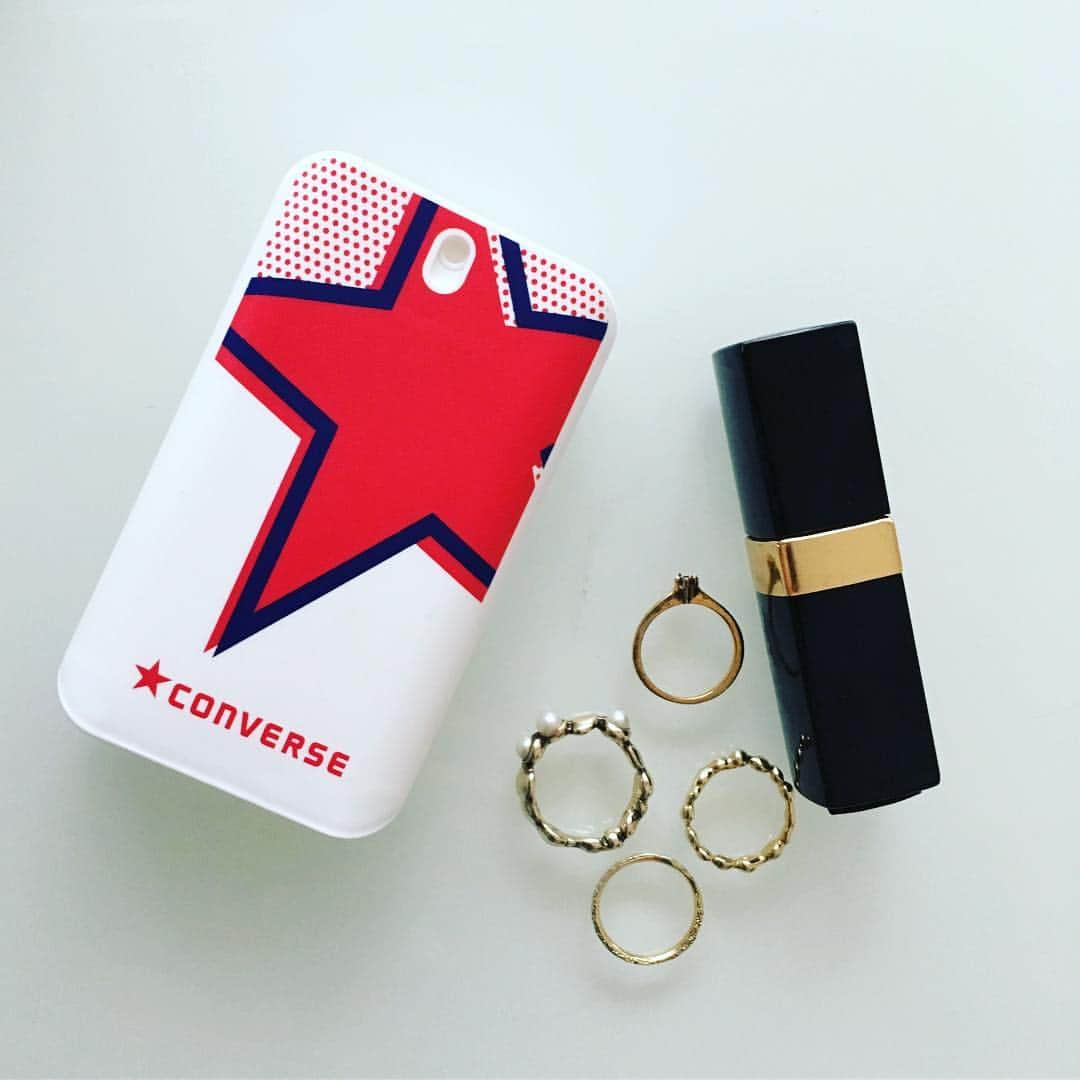 LOCARI（ロカリ）のインスタグラム：「洋服に合わせて香りを楽しむ♡永遠の定番「コンバース」からフレグランスが登場！ コンバースのスニーカー同様、どんなコーデにも合わせやすく、まるで自分の一部かのように長く愛用したくなる香りばかりのフレグランスです♡  #locari #ロカリ #beauty #cosme #コスメ好きさんと繋がりたい#fragrance #香水 #クリスマス #ギフト#rouge #コンバース #converse #conversefragrance」
