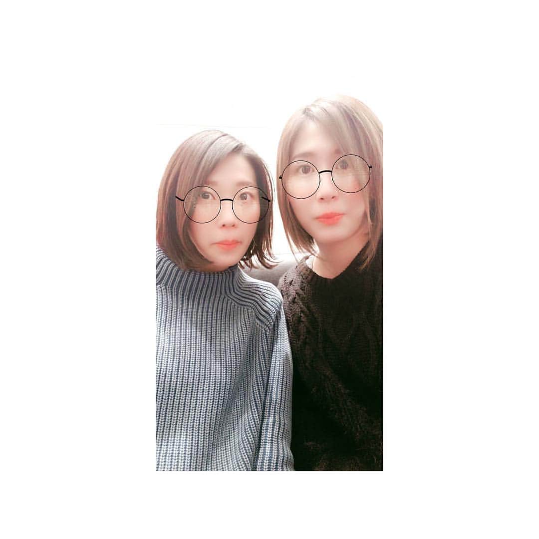 のインスタグラム：「. なんでこんなにも 気が合うのかな🙄♥️ 相変わらずおもろくて あたしよりはるかに大人な 彩ちゃんでしたらぶっ😘💓」